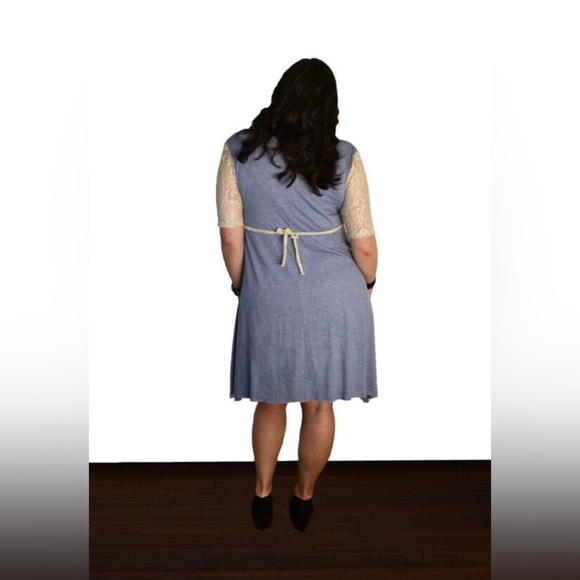 BLUE - Goddess pocket dress lace sleeves and tie. - Picture 3 of 3